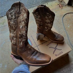 Twisted X embroidered women’s western/cowgirl boots with original box and tag